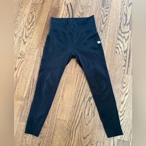 Women’s Vuori Daily Legging in Black - Sz L